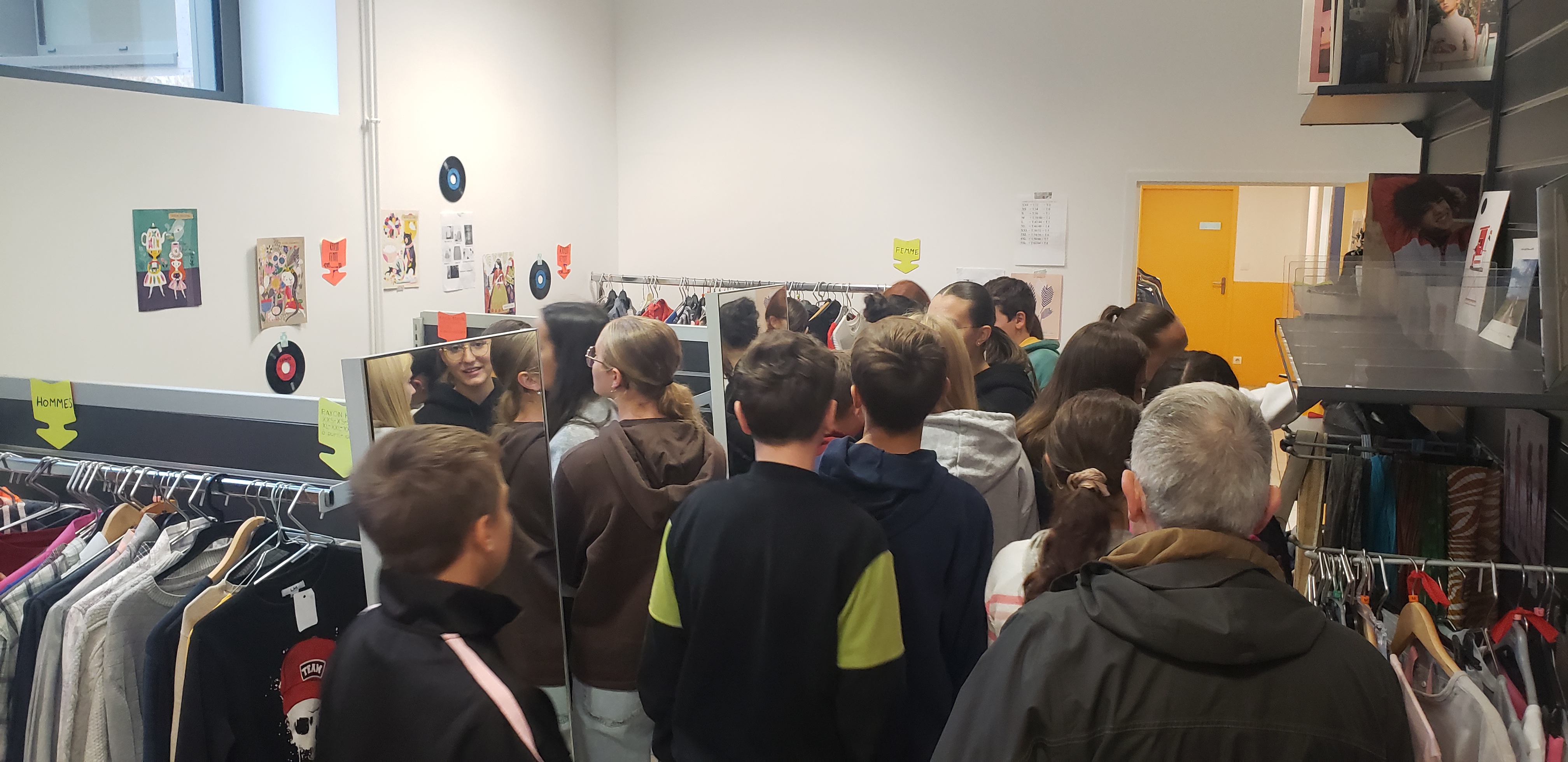 Visite de la boutique par les correspondants italiens